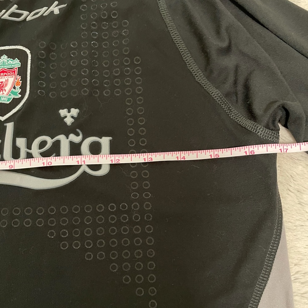 Boys Reebok Liverpool jersey - Picture 9 of 15